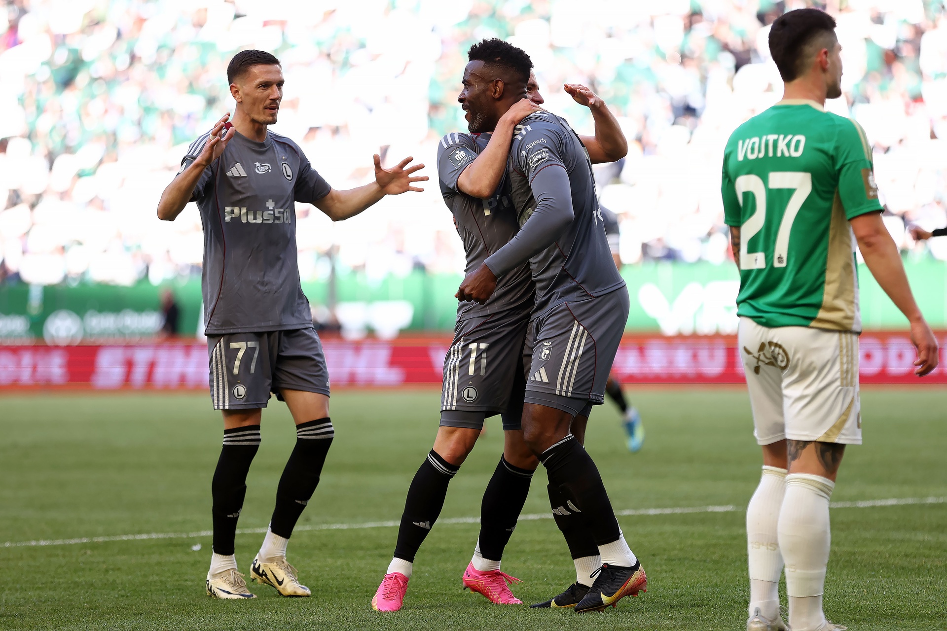 Legia w grze o puchary! Lechia pod ścianą, co za błąd bramkarza [WIDEO]