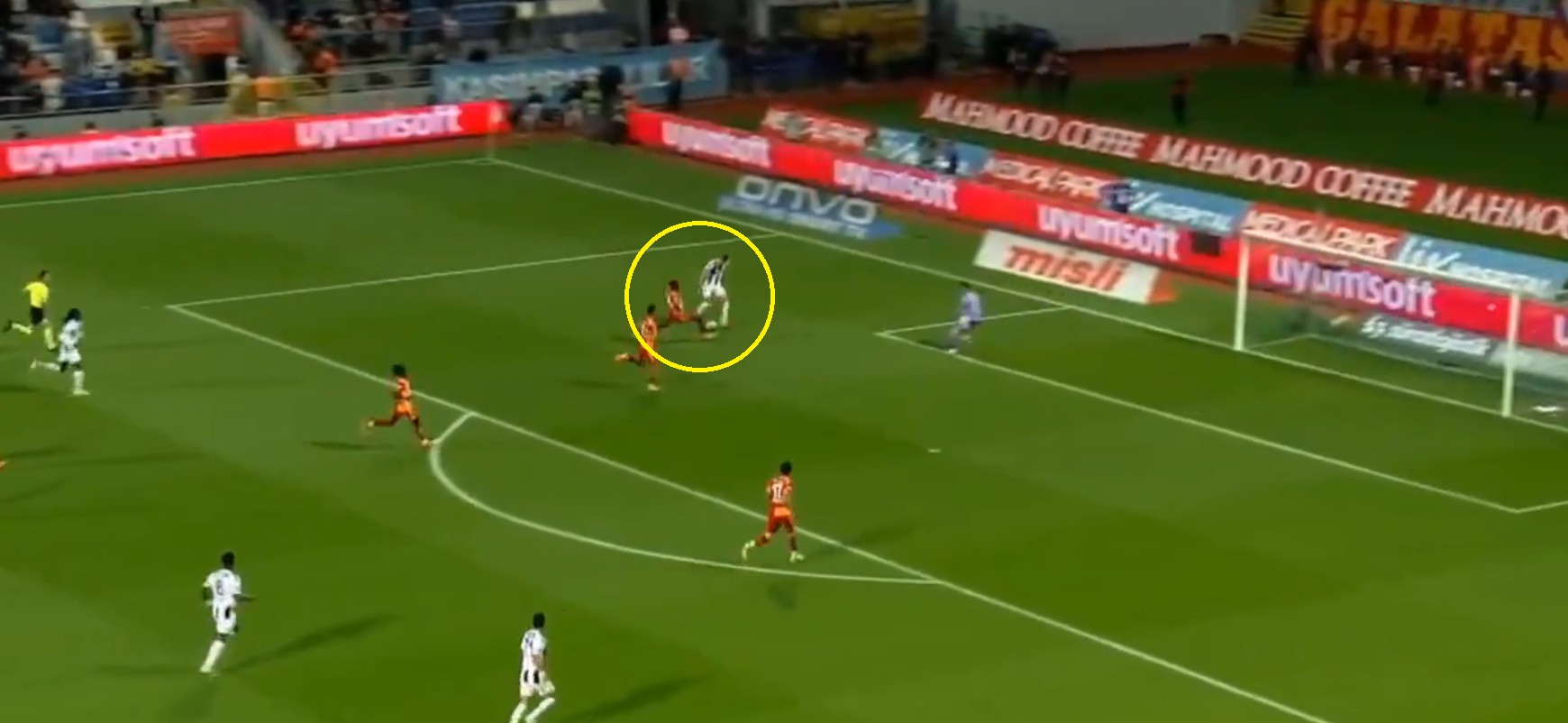 Co za forma Polaka! Gol z mistrzem kraju, jest nie do zatrzymania [WIDEO]
