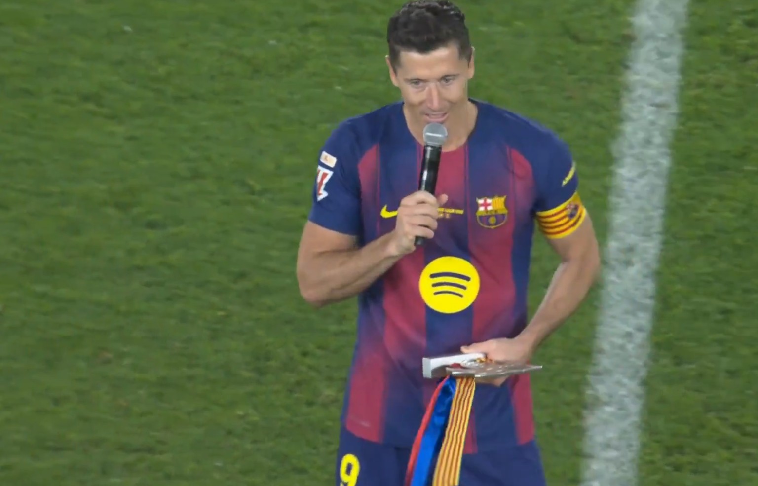 Cudowna przemowa Lewandowskiego. Camp Nou wybuchło [WIDEO]