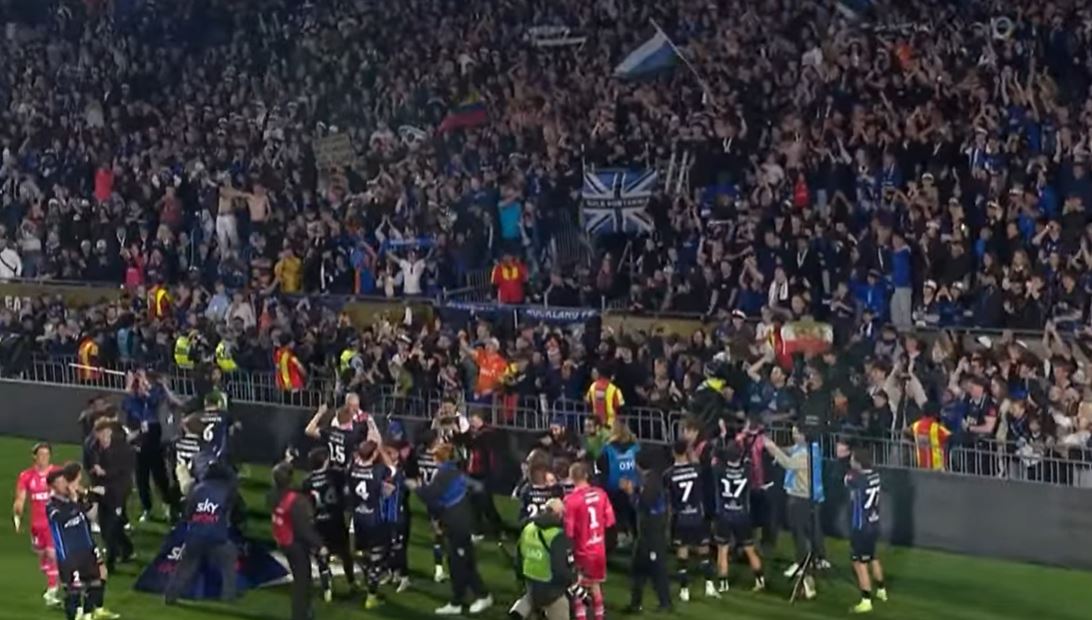 Trzy lata temu jeszcze nie istnieli, teraz zdobyli mistrzostwo. Niebywała historia za granicą