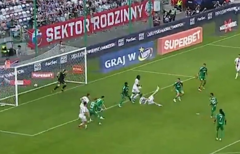 O matko, co za bramka w Multilidze! Kamery pokazały Podolskiego [WIDEO]