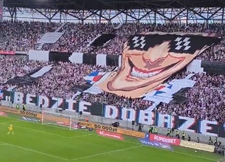 Kibice Górnika rozwalili system. Oto przyśpiewka z Podolskim. "Śpiewają wioski"
