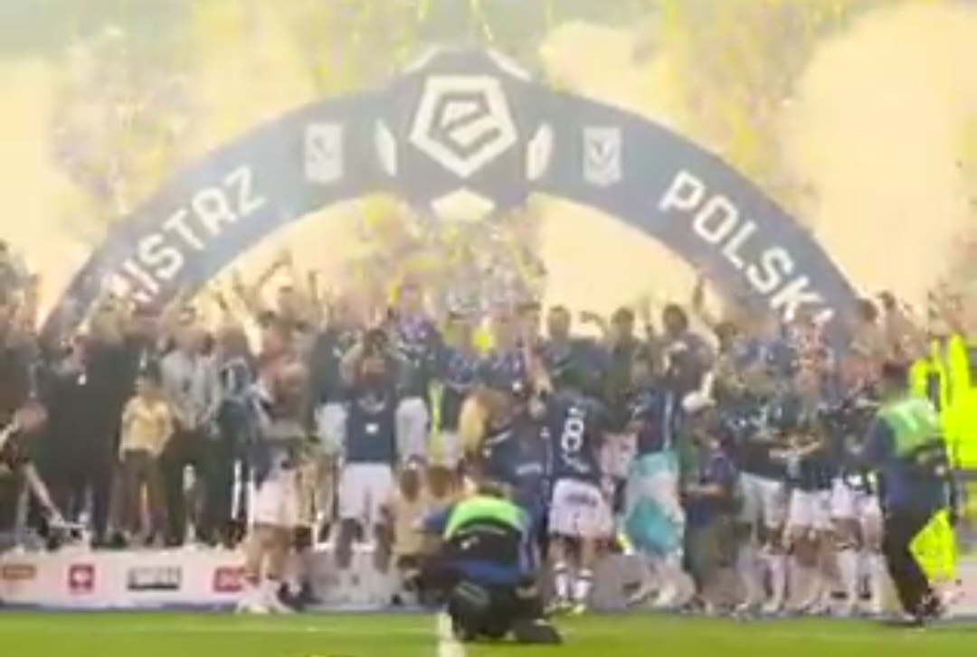 Lech odebrał mistrzostwo Polski. Poznań świętuje tytuł [WIDEO]