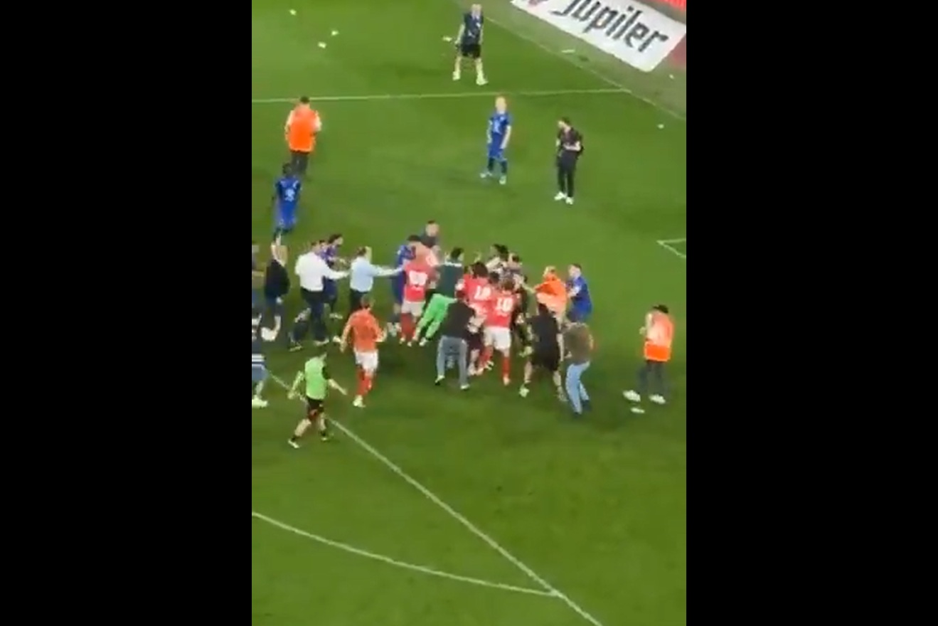 Kibice pobili się z piłkarzami. Chaos na finiszu europejskiej ligi [WIDEO]