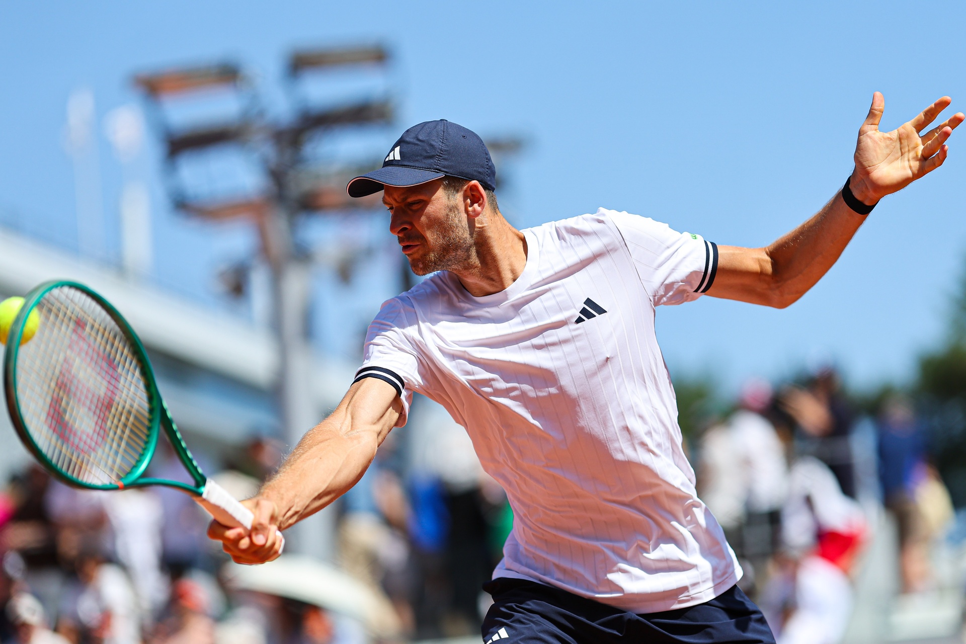 Hurkacz gra dalej w Roland Garros! Zwycięstwo z przygodami
