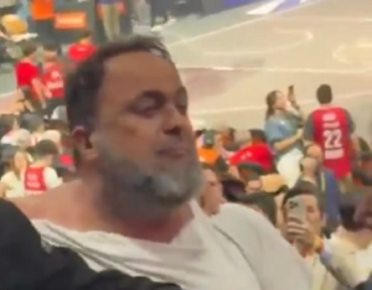 Bójka właściciela klubu Premier League na trybunach. Skończył z podbitym okiem [WIDEO]