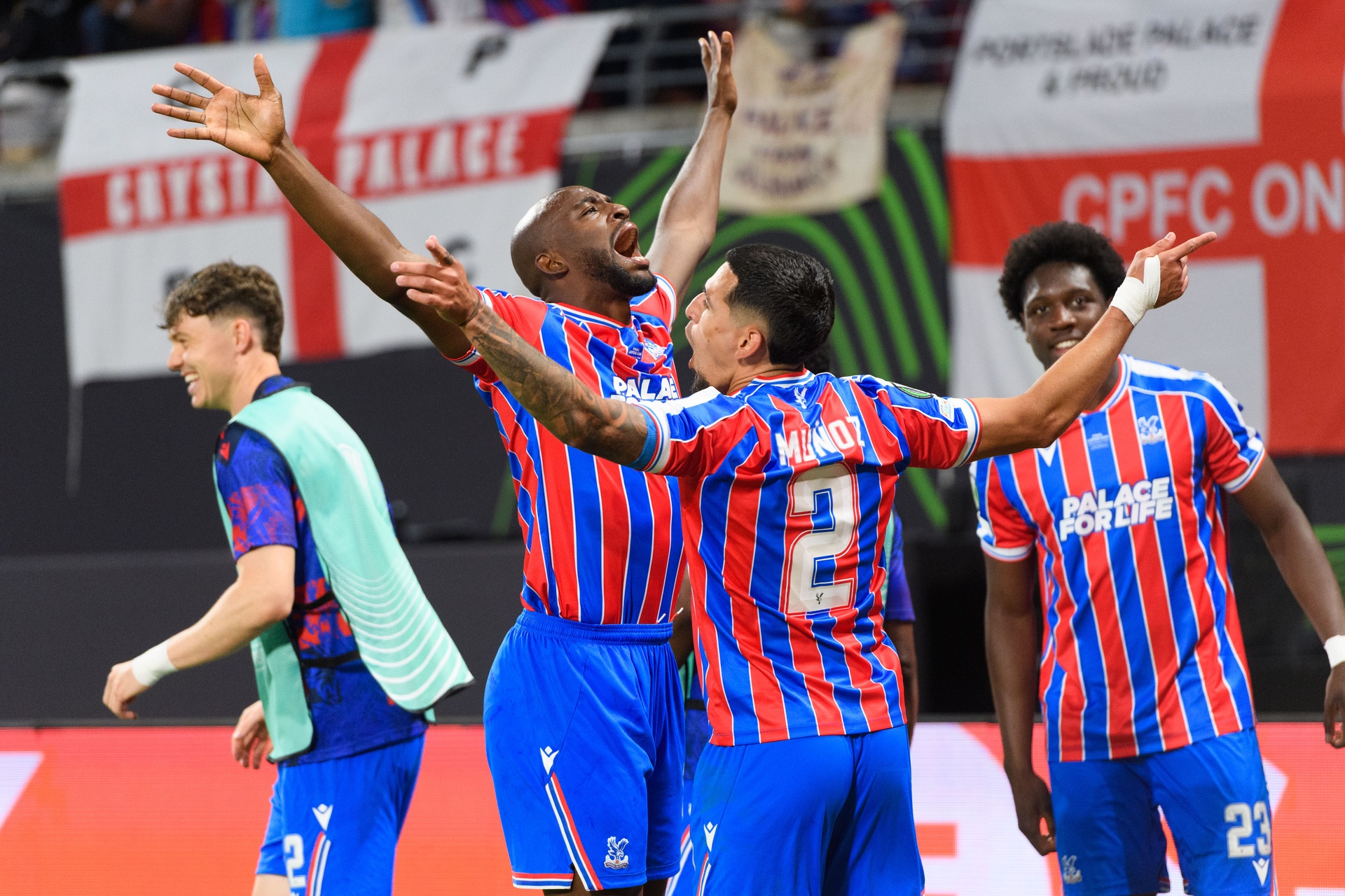 Anglicy znów najlepsi w Lidze Konferencji! Co za rajd w finale [WIDEO]