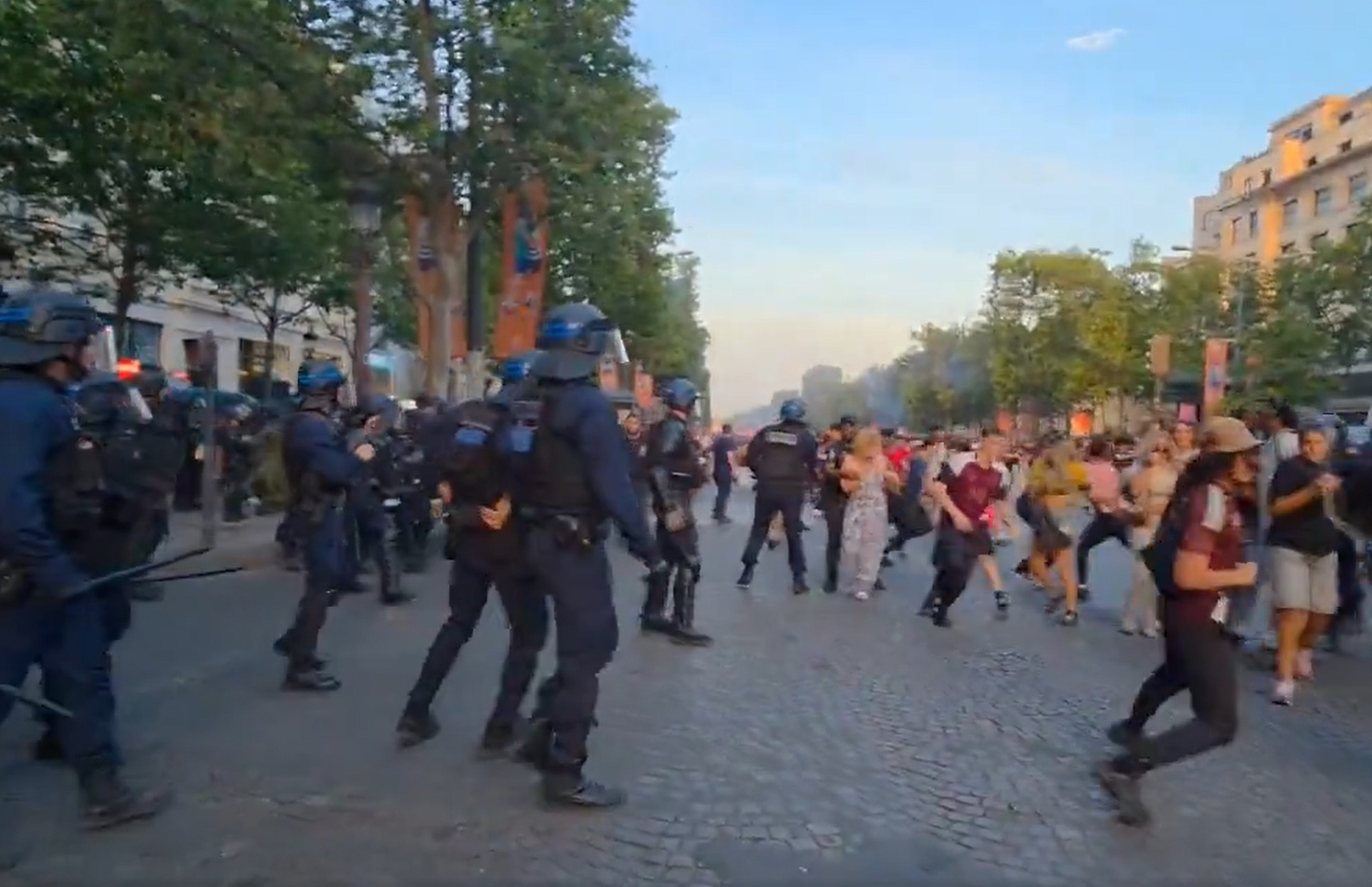Szok, co się dzieje po triumfie PSG. Gorąco w Paryżu [WIDEO]