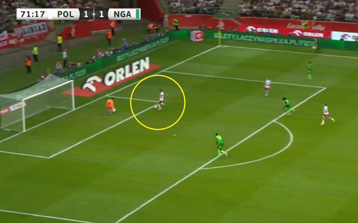 Co za pudło Lewandowskiego! To aż się w głowie nie mieści [WIDEO]