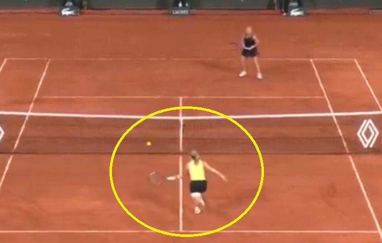 Maju, co ty robisz?! Polka szaleje na korcie Roland Garros [WIDEO]