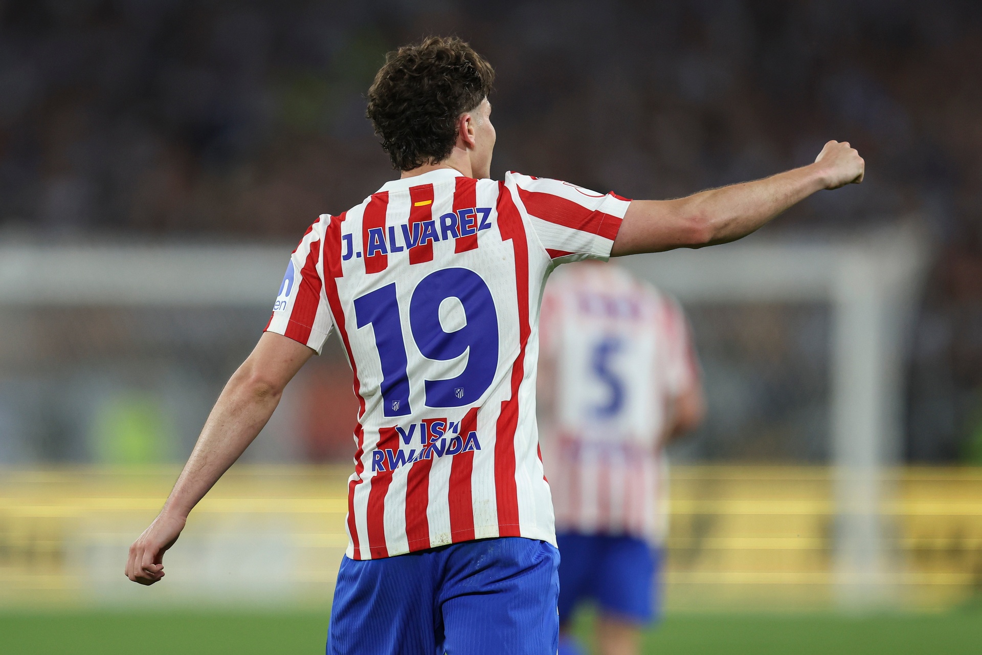 Kosmiczna kasa za Alvareza. Gigant przebija Barcelonę