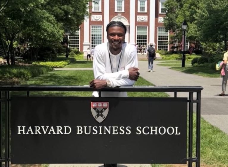 Piłkarz Realu Madryt ukończył kurs na Harvardzie. Pochwalił się dyplomem