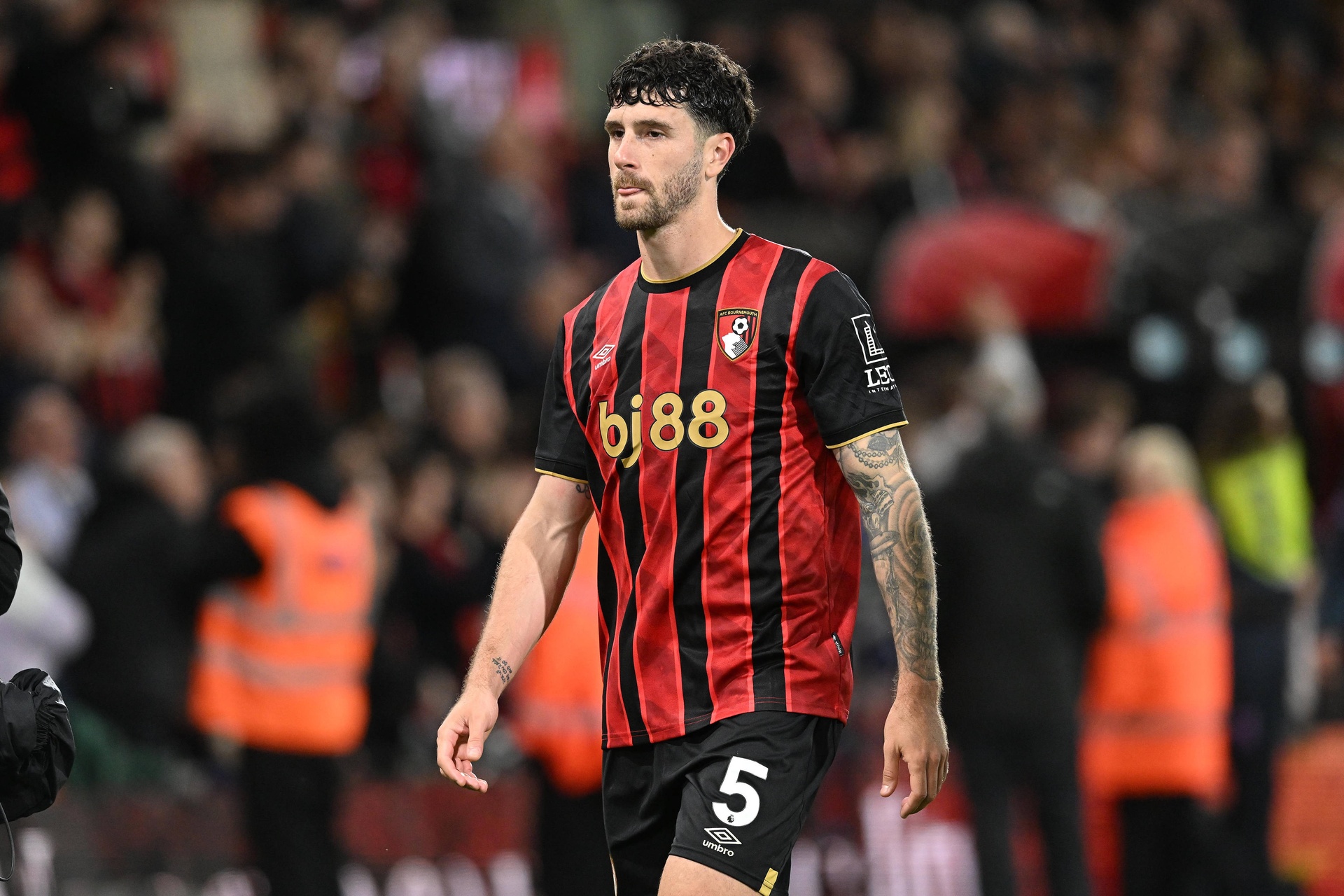 Here we go! Duży transfer w Premier League. Chciała go też Barcelona