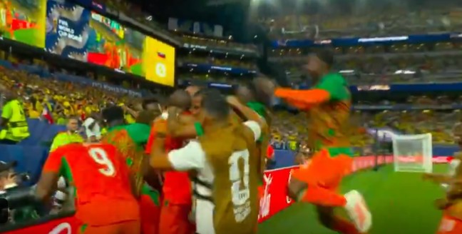 Niemożliwe, że tutaj padł tylko jeden gol! Piłkarz Manchesteru United bohaterem WKS [WIDEO]