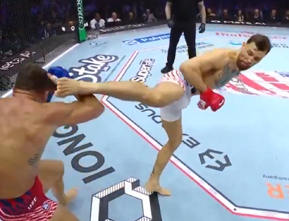 Historyczna gala UFC. Po tym nokaucie nie było czego zbierać [WIDEO]