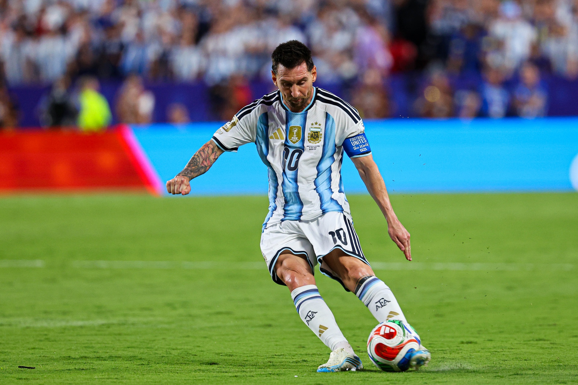 Messi wciąż jest geniuszem! Nieziemski występ z Algierią! "Boże, co za piłkarz"