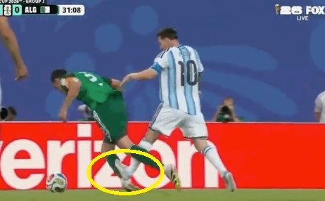 Wrze po decyzji Marciniaka. Messi mógł wylecieć z boiska [WIDEO]
