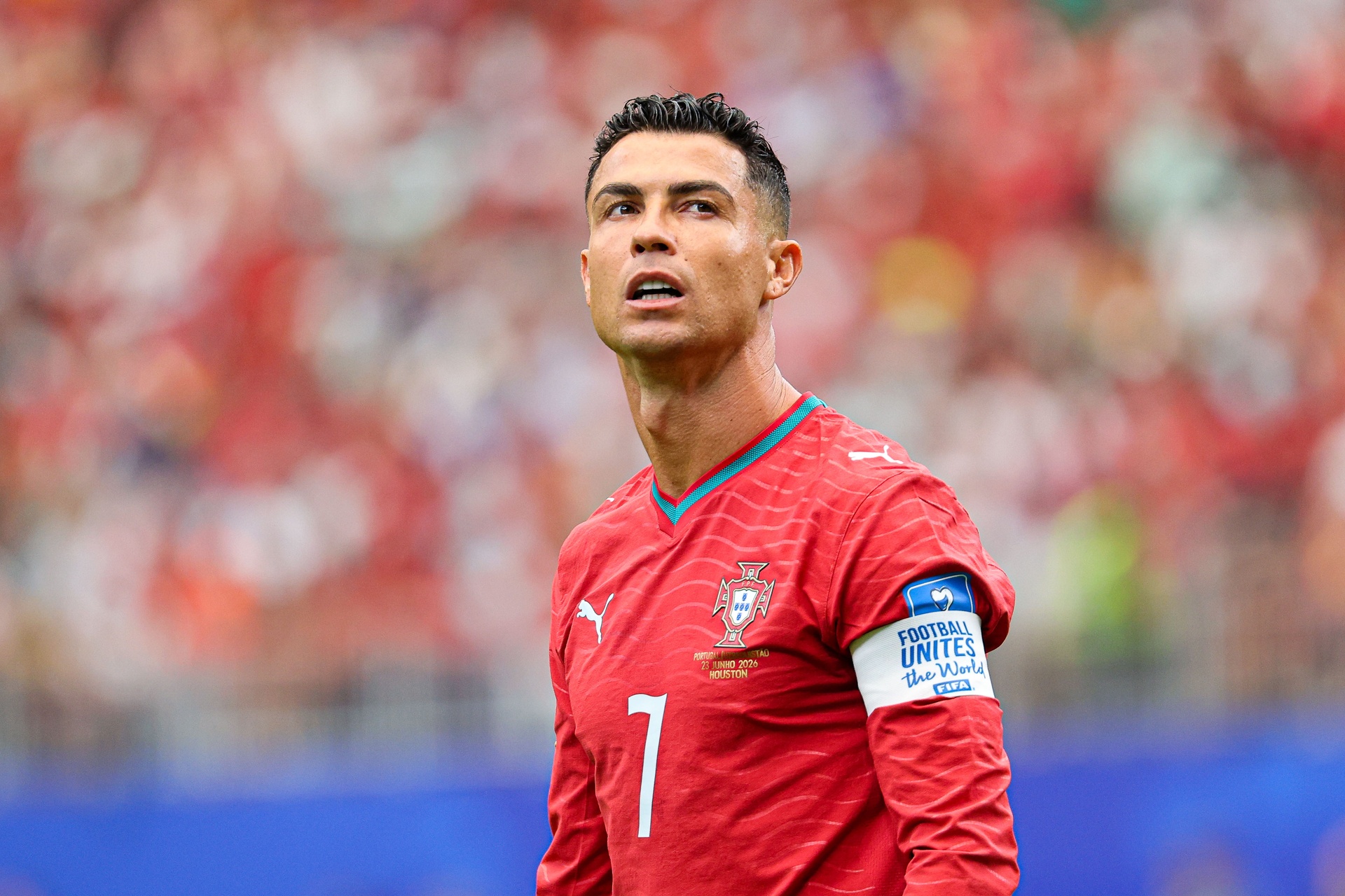 Co za gest Ronaldo. Tylko spójrzcie, co znalazło się na jego butach [ZDJĘCIE]