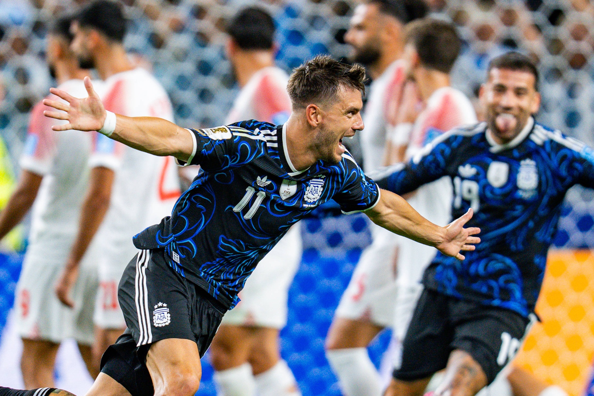 Niesamowity Messi poniósł Argentynę! Debiutant postraszył czempionów