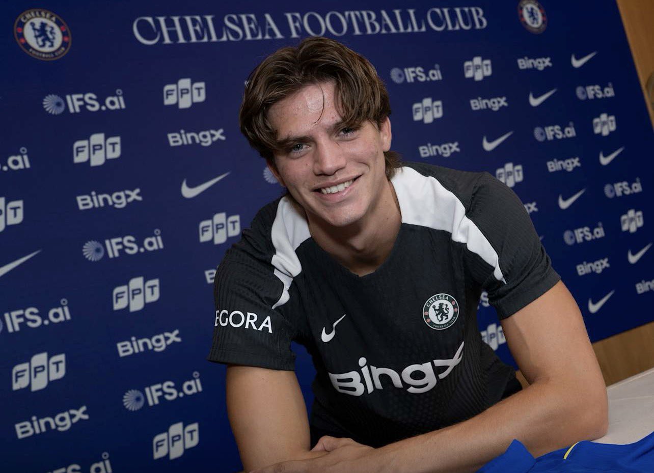 Chelsea ogłosiła hitowy transfer. Obrońca sezonu w Londynie