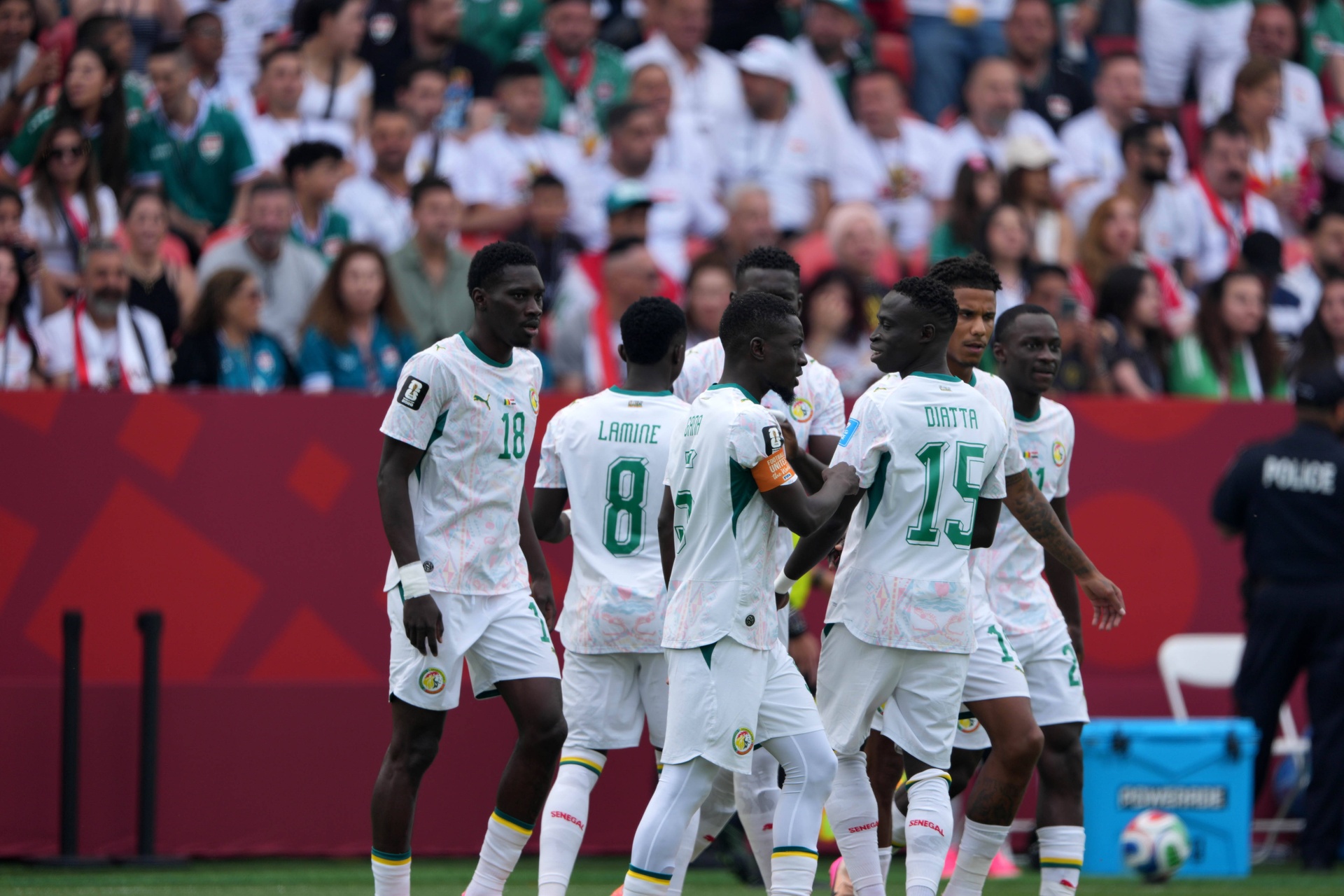 Skandal na mundialu. Selekcjoner bez umowy, imprezy działaczy, zszokowani piłkarze