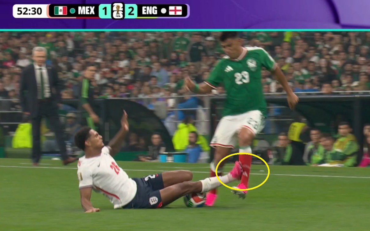 Brutalny faul na mundialu! Anglik wyleciał z boiska [WIDEO]