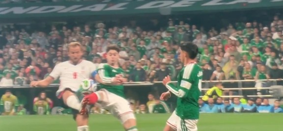 Wściekły Kane nie mógł w to uwierzyć. Co za kopniak gwiazdy Bayernu [WIDEO]