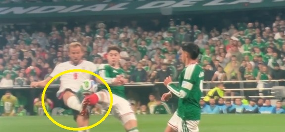 Wściekły Kane nie mógł w to uwierzyć. Co za kopniak gwiazdy Bayernu [WIDEO]