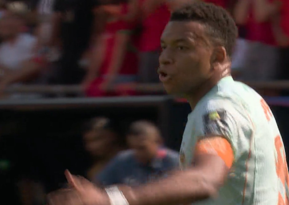 Koszmarny karny Mbappe! Ta piłka aż płakała [WIDEO]