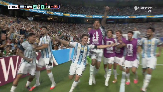 Kosmiczny gol Alvareza! Argentyna w półfinale mundialu po dogrywce [WIDEO]
