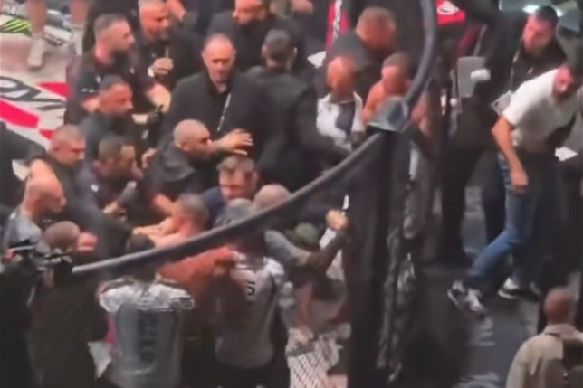 Polak zaatakowany na gali. Otoczyli oktagon, ukradli pas [WIDEO]