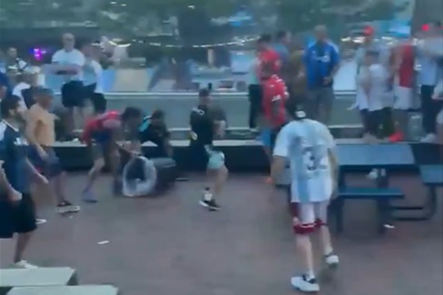 Gigantyczna bójka przed półfinałem mundialu. Szok w Stanach Zjednoczonych [WIDEO]