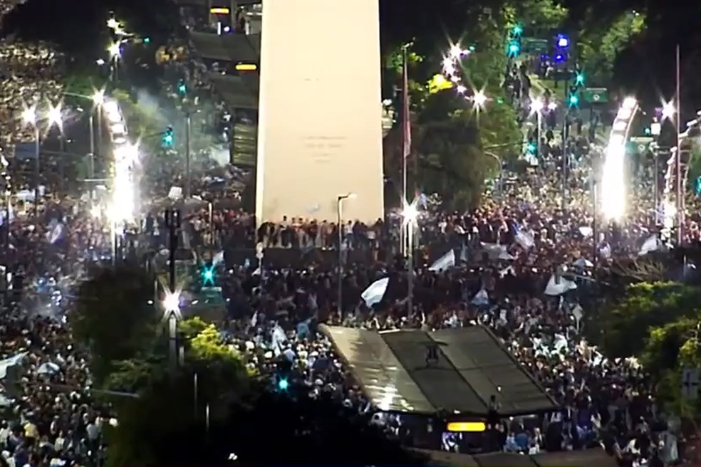 Nie zgadniecie, co skandowali Argentyńczycy. Wielka feta w Buenos Aires [WIDEO]