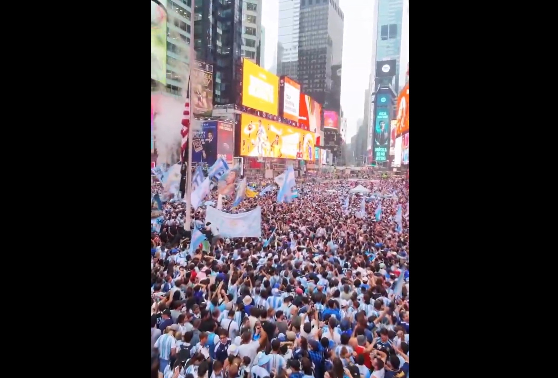 Argentyńczycy podbili Nowy Jork. Szaleństwo przed finałem mundialu [WIDEO]