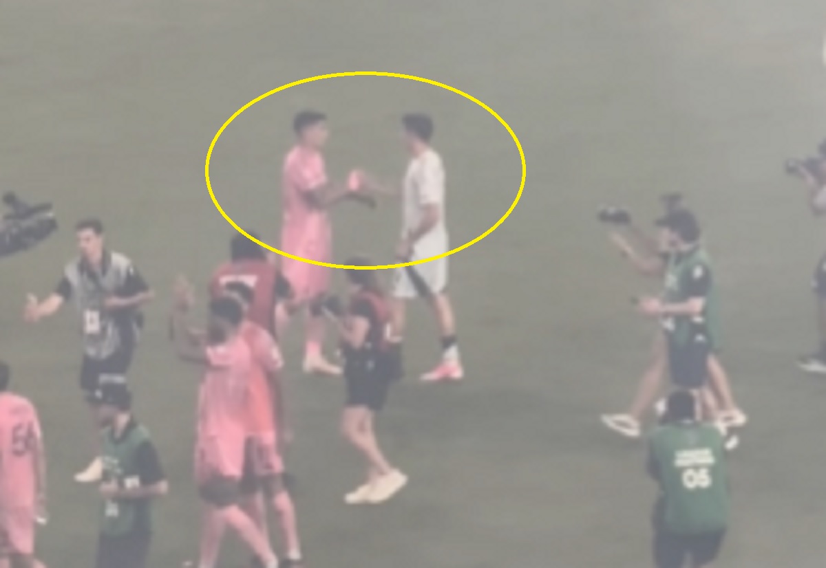Tak Lewandowski potraktował Suareza. Co za obrazki po meczu [WIDEO]
