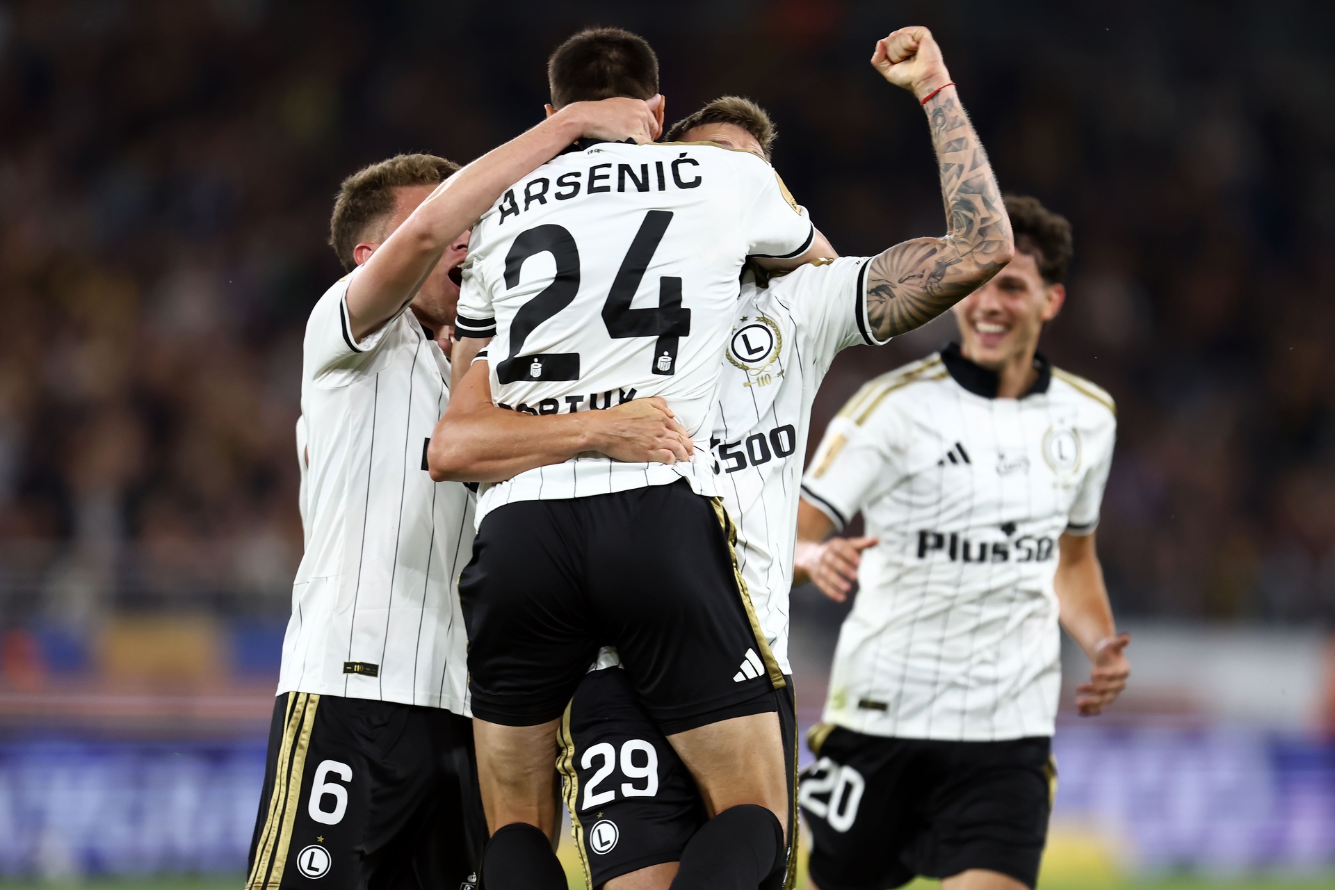 Legia zaprezentowała nowe koszulki. Petarda! "Są piękne" [ZDJĘCIE]