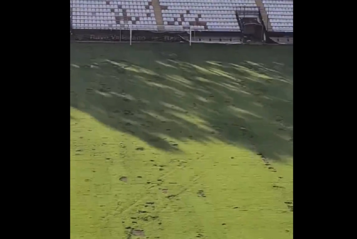 Stadion z La Liga w opłakanym stanie. Jakby przebiegło po nim stado koni [WIDEO]