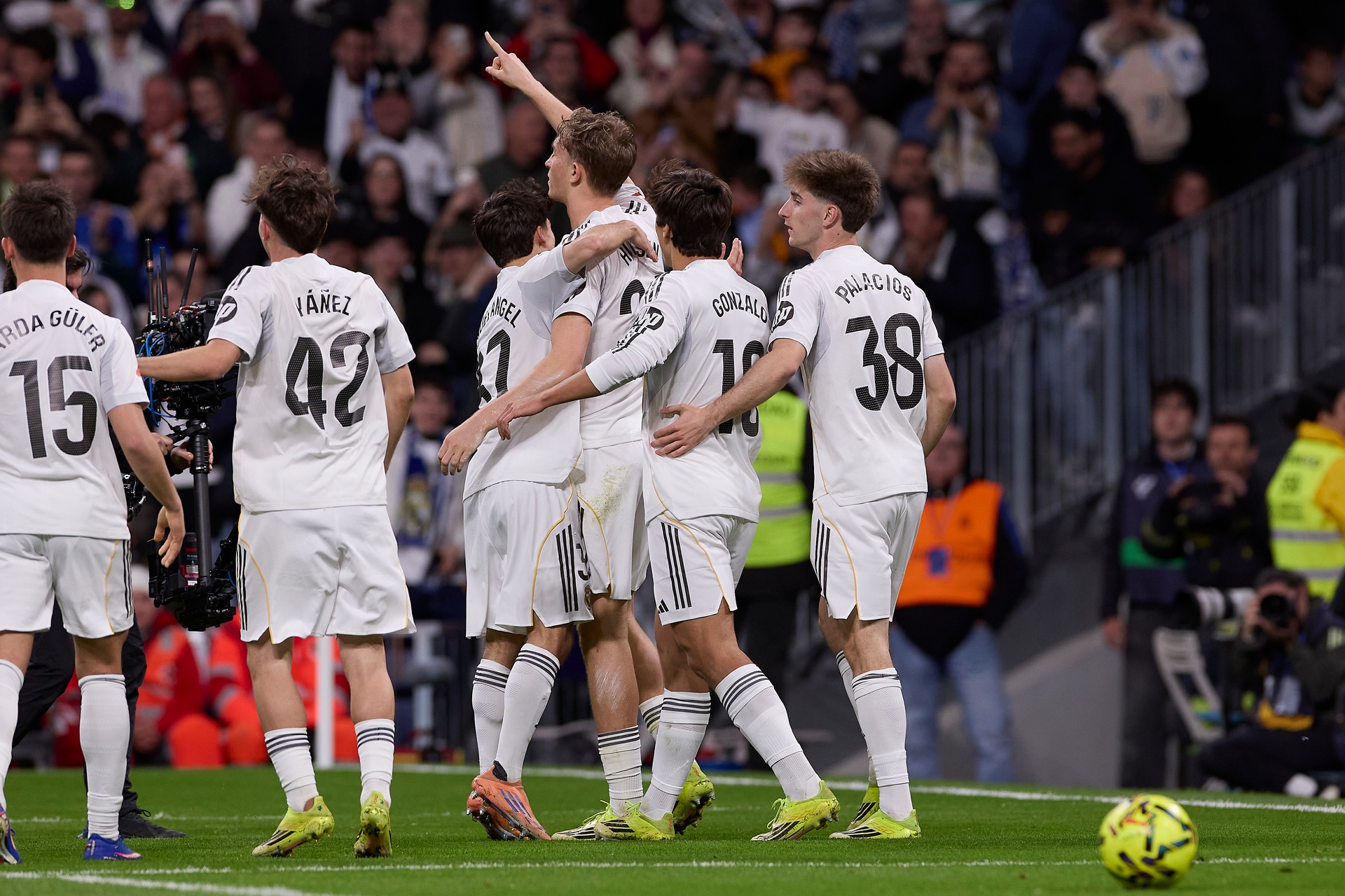 Sprowadzili dwóch graczy Realu. Klub z Premier League zaskoczył