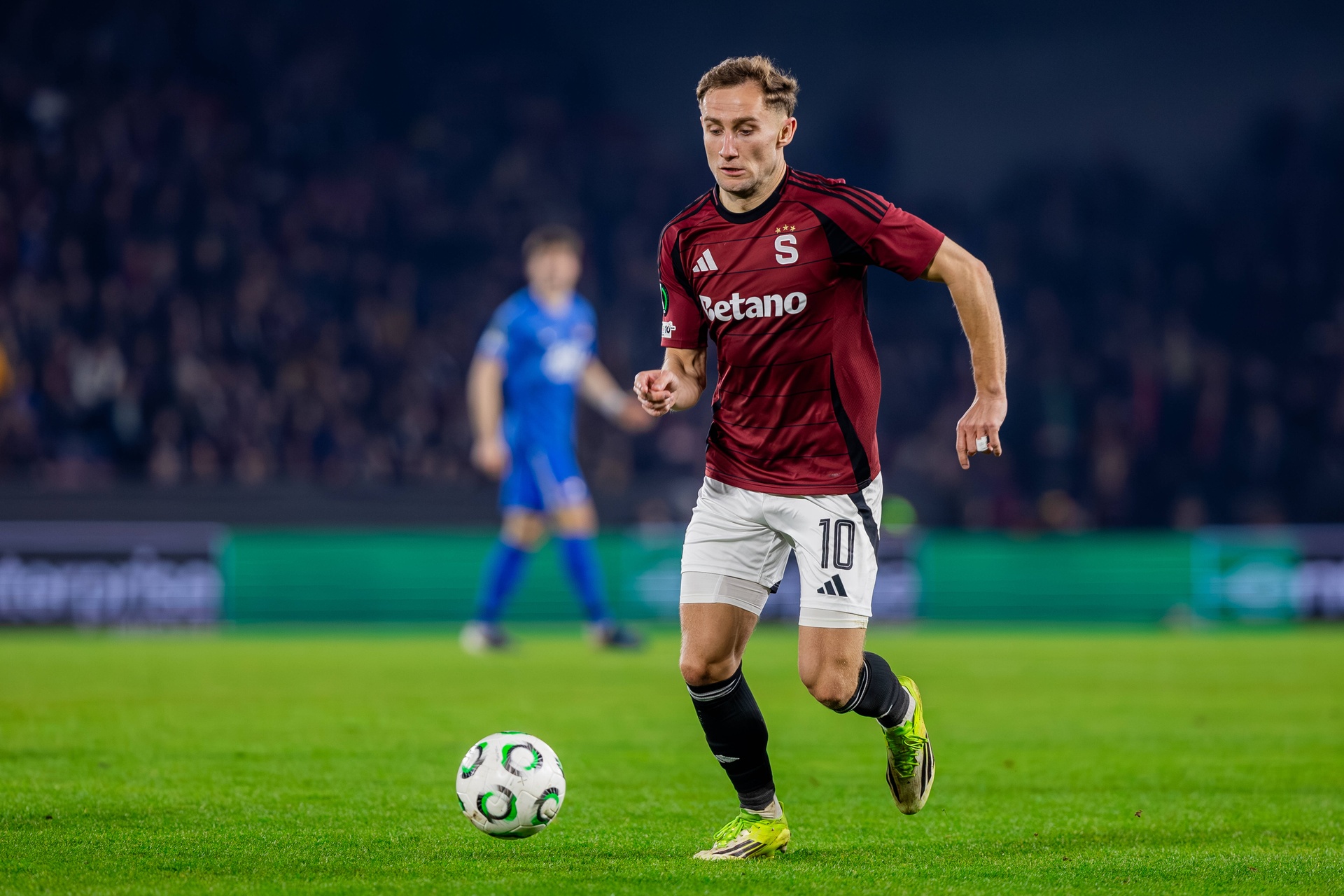 Media: Znany napastnik blisko Legii! Trener nie owijał w bawełnę
