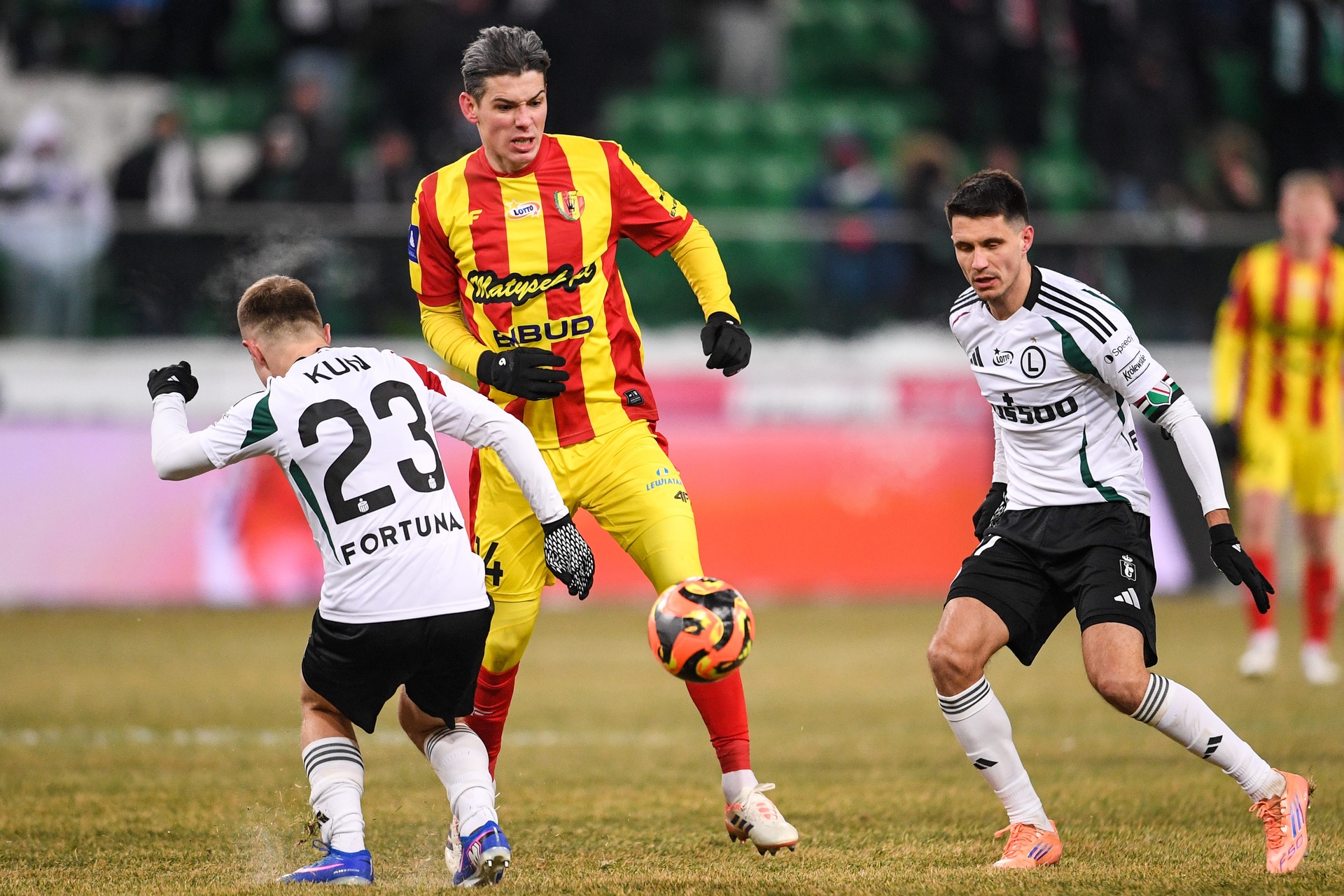 Korona Kielce - Legia Warszawa: typy i kursy na Ekstraklasę (8.08.26)