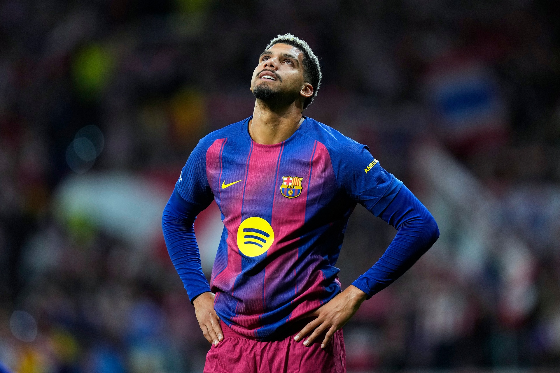 Barcelona wybrała zastępcę Araujo. Zaskoczenie
