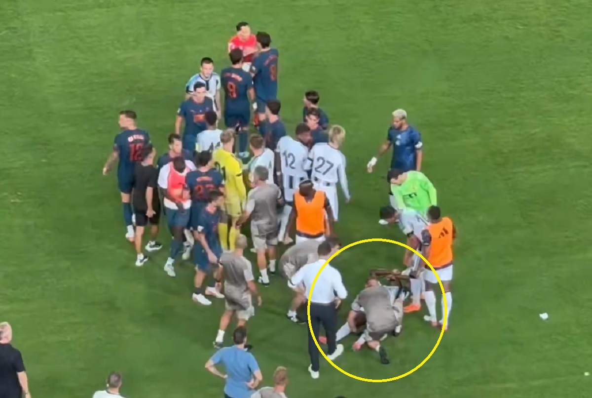 Reprezentant Szwecji zniesiony na noszach. Chwile grozy w sparingu [WIDEO]