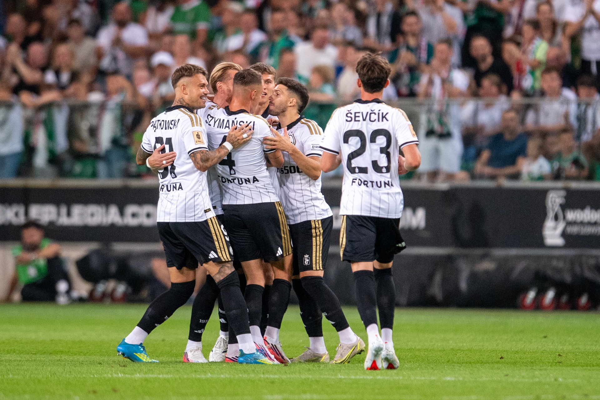 Legia gromi 5:0 w Ekstraklasie! Lider wraca do Warszawy