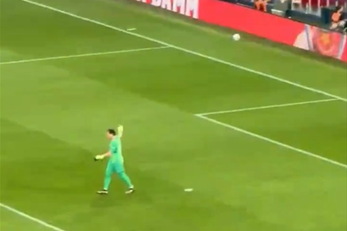 Szczęsny wszedł na boisko. Tak przywitali go kibice [WIDEO]