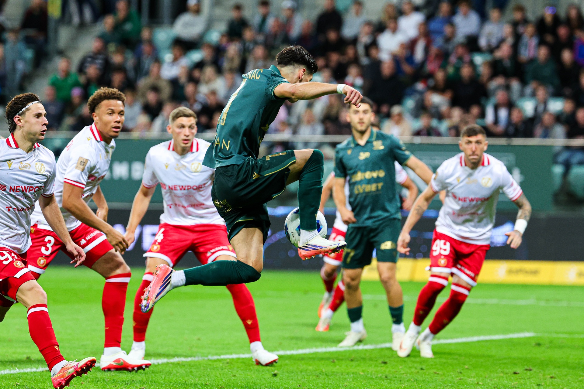 Kosmiczny mecz we Wrocławiu! Pościgi, zwroty akcji, sześć goli