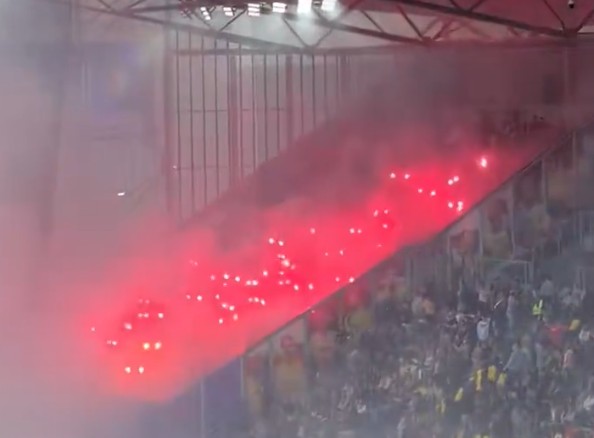 Skandal w Holandii. Mecz Eredivisie przerwany [WIDEO, AKTUALIZACJA]