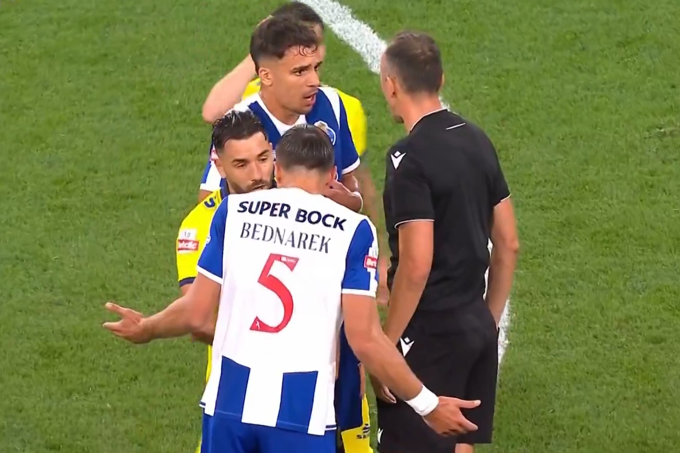 FC Porto się nie zatrzymuje! Nieuznany gol Kiwiora