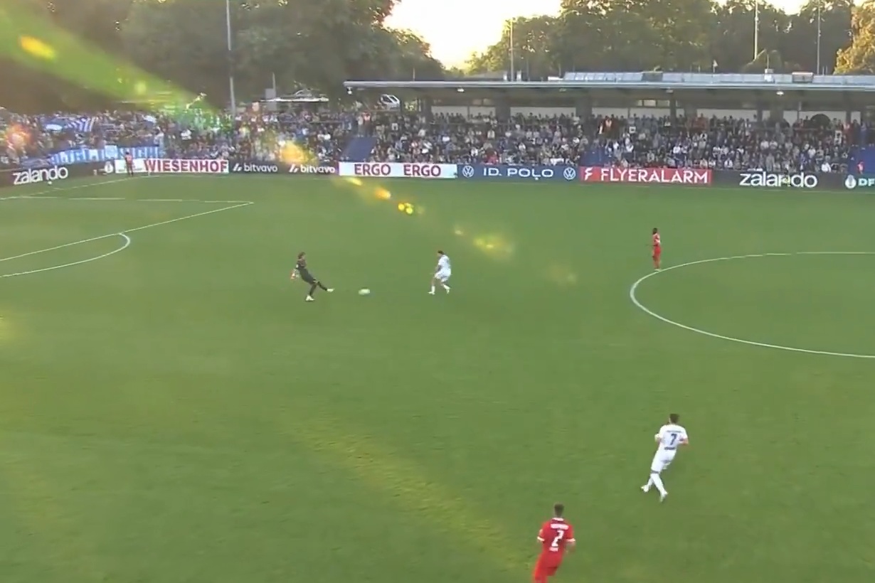 Wolfsburg o krok od kompromitacji! Wielki błąd Polaka, pełna rehabilitacja w karnych [WIDEO]