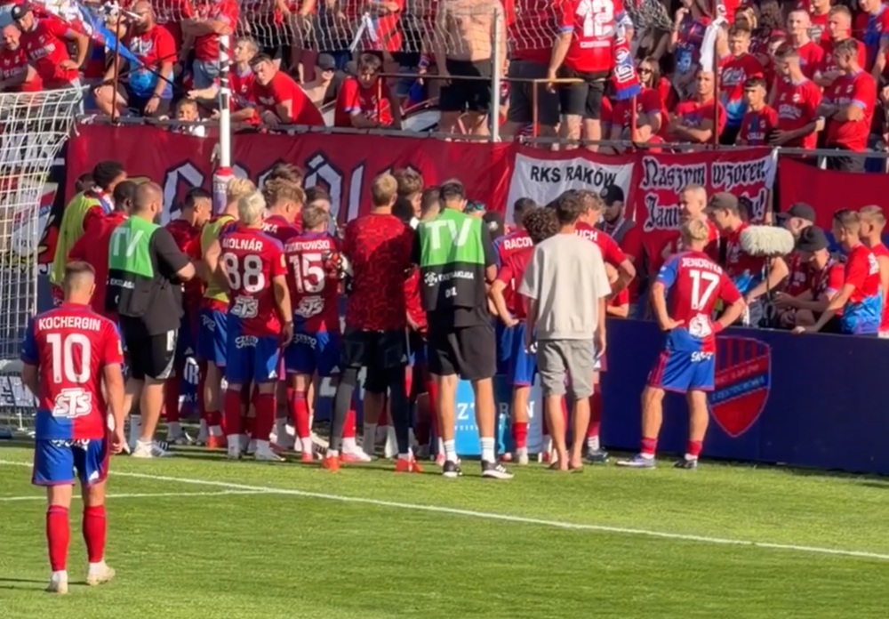 Piłkarze Rakowa wezwani pod płot. Jasny przekaz od kibiców 