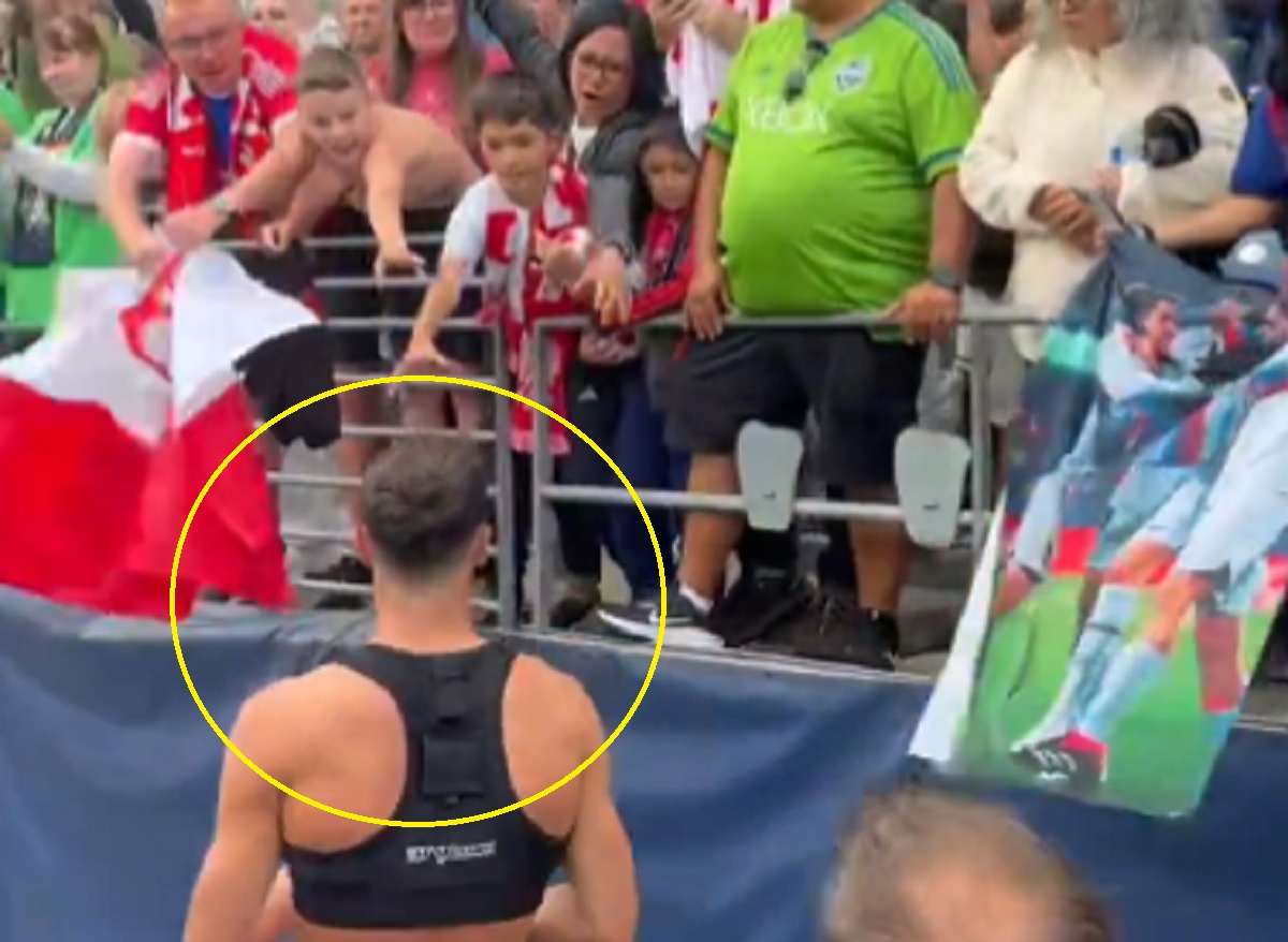 Lewandowski ujrzał kibiców z Polski. Tak ich potraktował [WIDEO]
